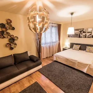 Apartment Enzo Apartman, Eger